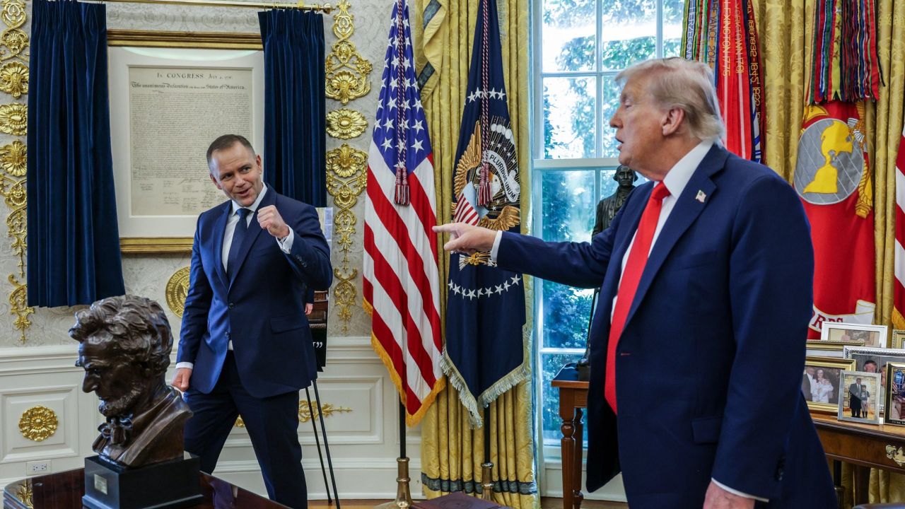 На фото: президент Республіки Польща Кароль Навроцький і президент США Дональд Трамп у Білому домі у Вашингтоні