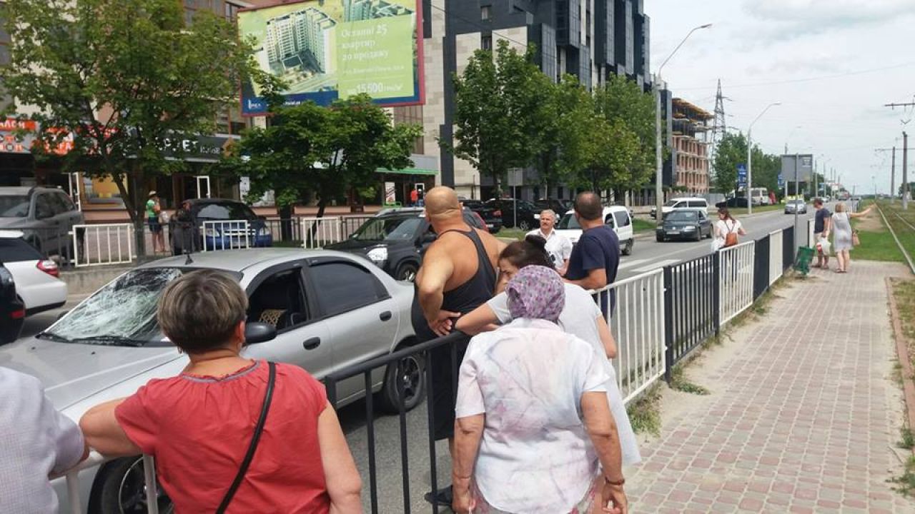 27 липня автомобіль «Daewoo Lanos» збив на вулиці Княгині Ольги у Львові дівчину.