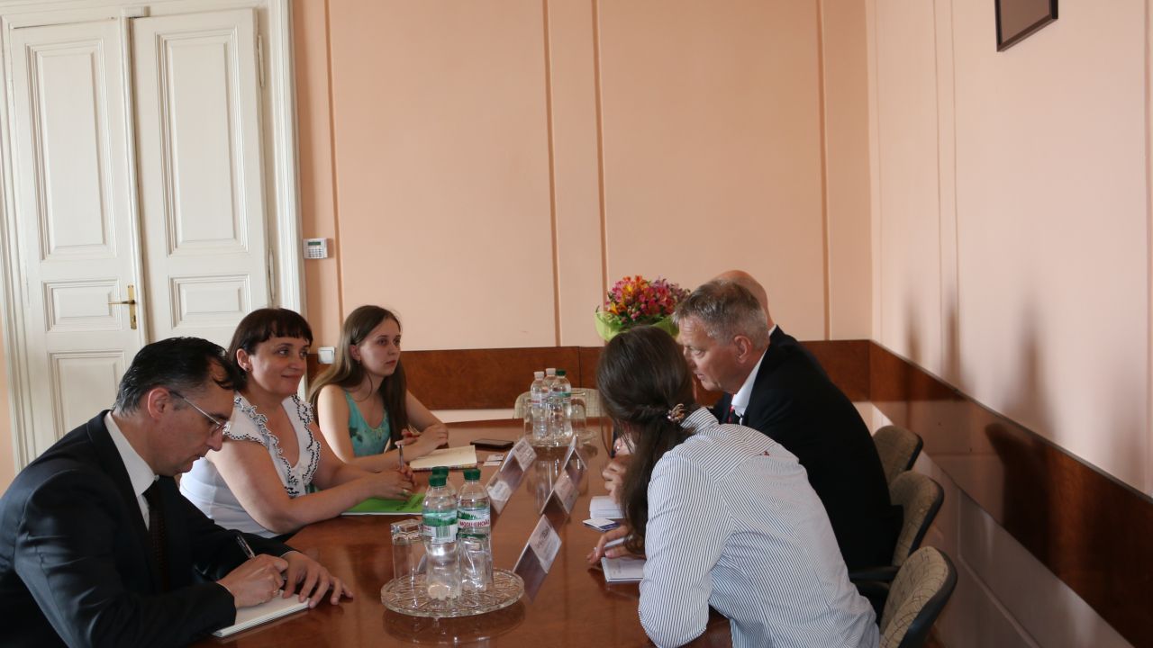 Фото до новини