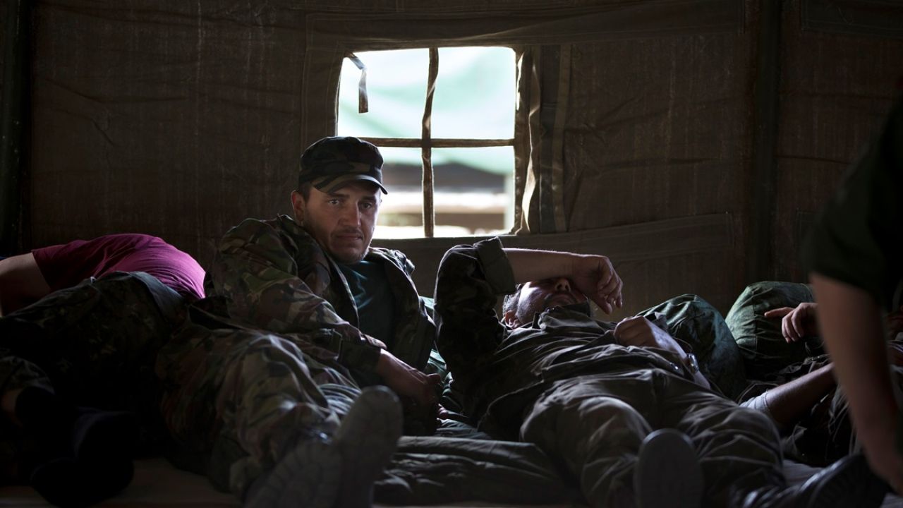 Українські військові в російському таборі