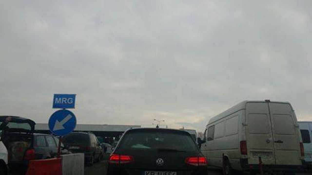 Черга перед пунктом пропуску в Краковці 17 грудня 2016 року