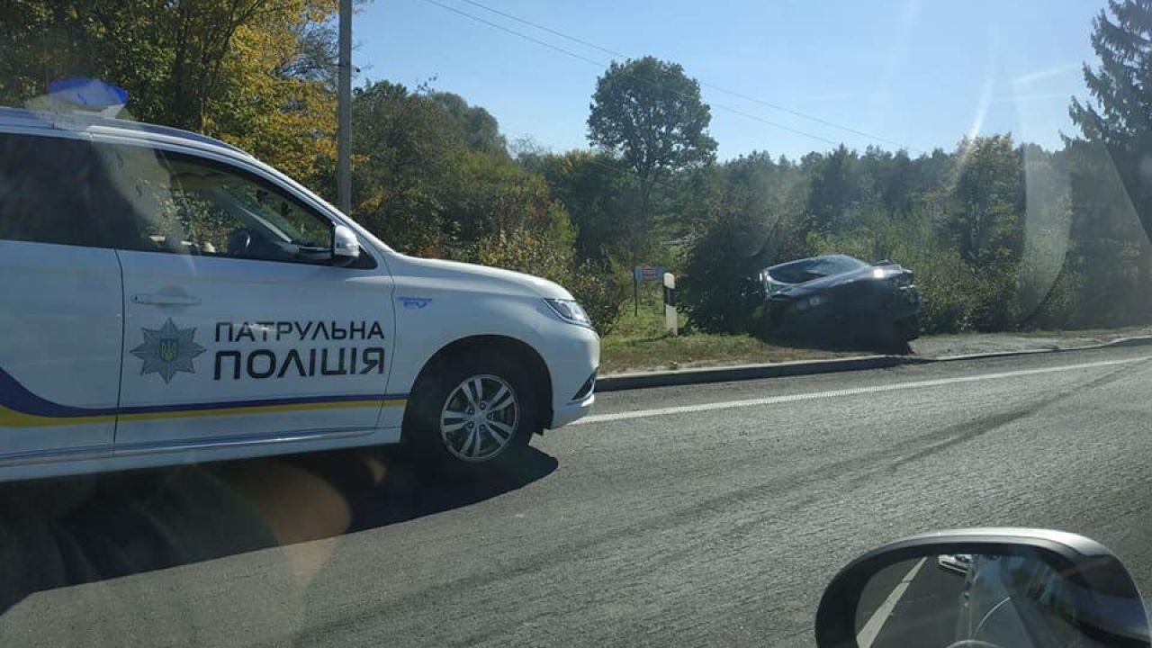 Поблизу населеного пункту Ков'ярі злетів у кювет «BMW»