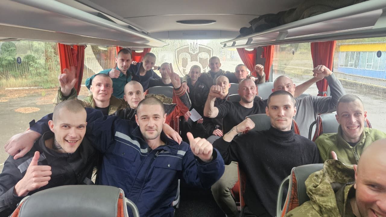 Найчастіше після повернення люди спочатку відчувають ейфорію, шок.