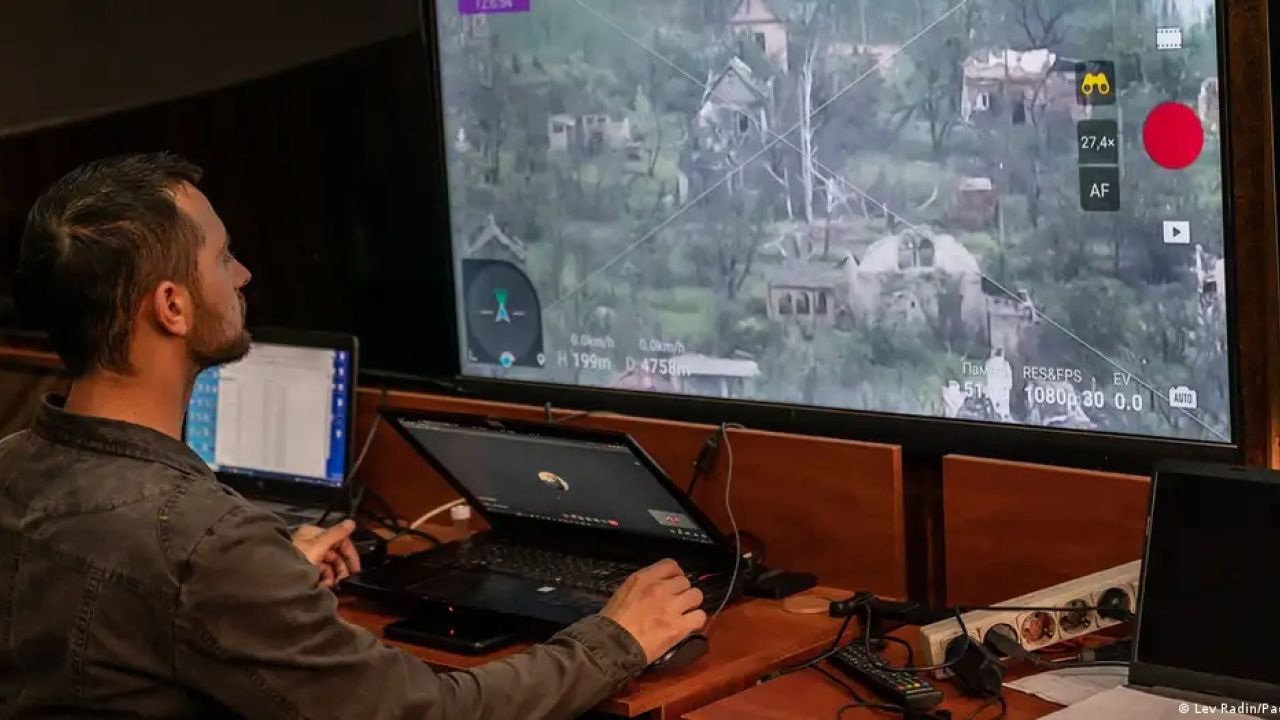 Український військовий відстежує позиції російських військ на Донбасі за допомогою технології Starlink