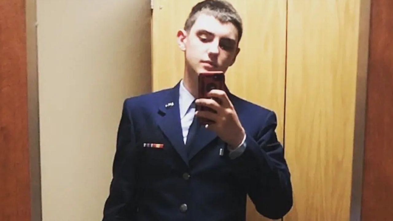 Джек Тейшейра, військовослужбовець Національної гвардії, на фото, яке його мати опублікувала в соціальних мережах.