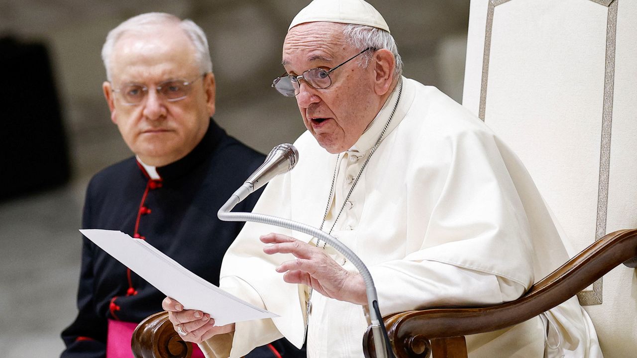Папа Франциск виступає під час щотижневої загальної аудієнції 14 грудня в залі Павла VI у Ватикані