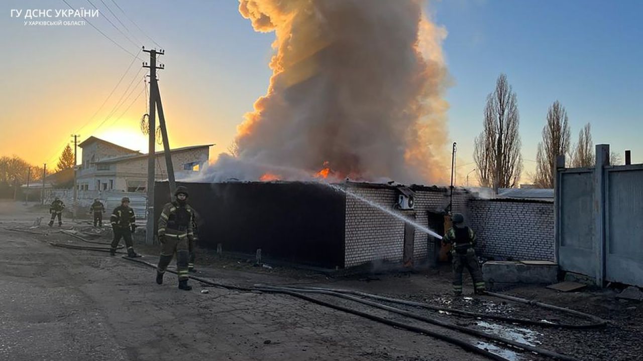На Харківщині 25 січня ліквідовано пожежу в приватному торговельному закладі, в який влучив ворожий снаряд.