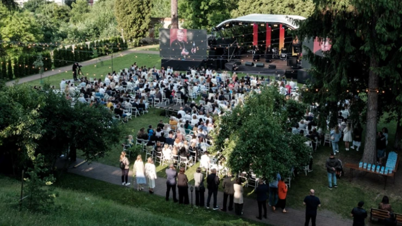 Фото до новини