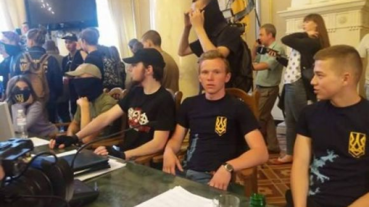 Фото до новини