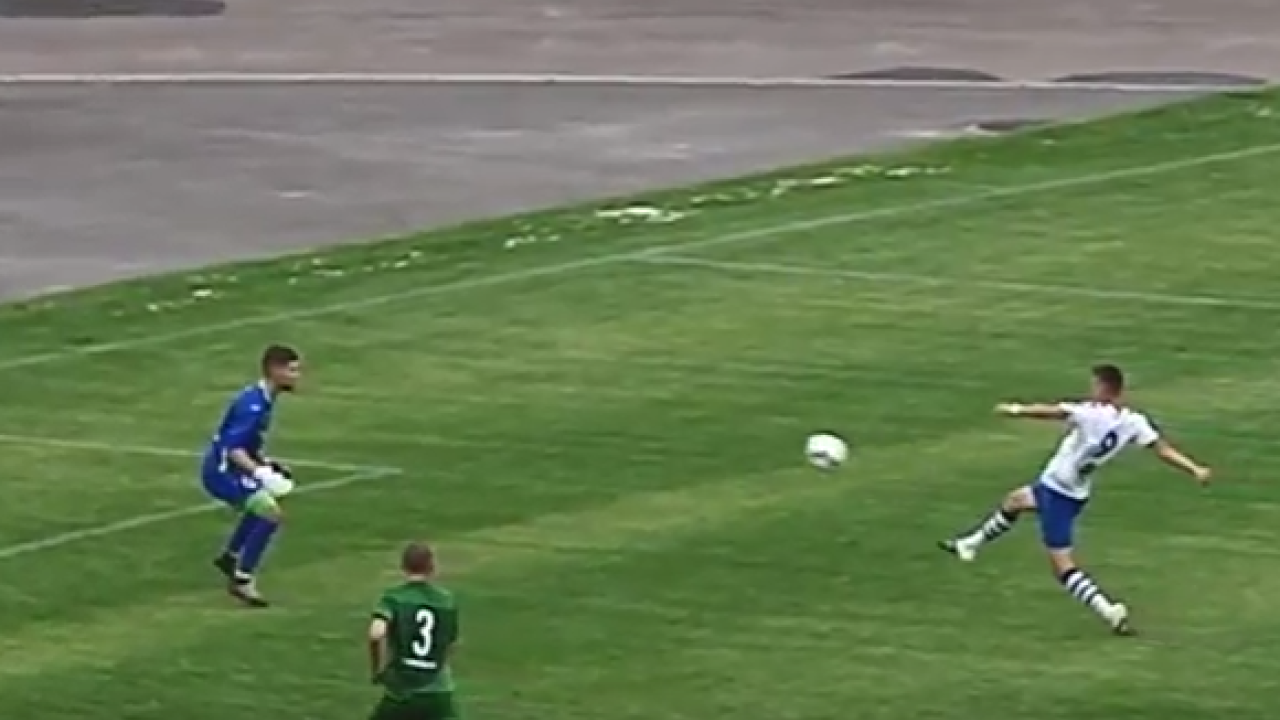 Через мить м'яч влетить у ворота гостей стадіону «СКІФ»