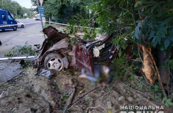 У Львові загинула внаслідок зіткнення з деревом водій «Мерседеса»