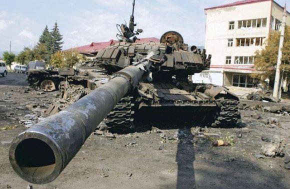 У цього монстра вже влучив український артилерійський снаряд