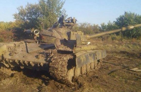 Цей танк українські артилеристи вже підбили