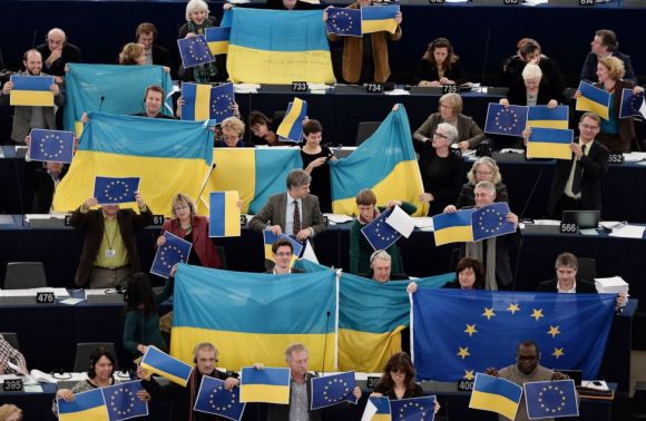 Депутати Європарламенту також підтримали Євромайдан - українськими прапорами