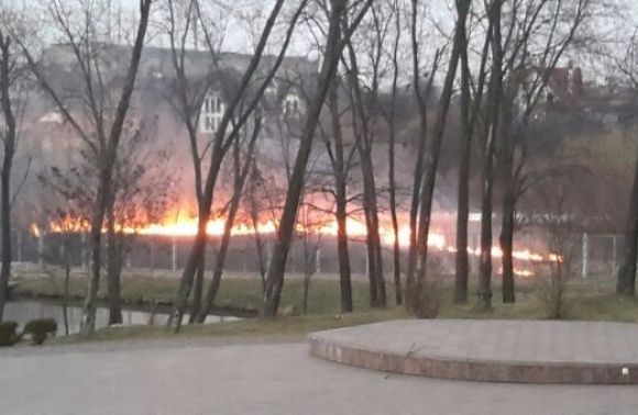 Учорашня пожежа неподалік будівлі Українського католицького університету на вулиці Хуторівка