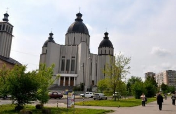 Церква святих Володимира і Ольги УГКЦ на вулиці Симоненка, 5а