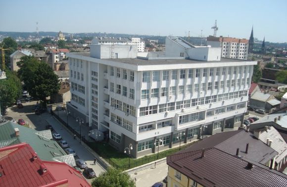 Будинок №2 на вулиці Чоловського у Львові, в якому, зокрема, розташований Галицький районний суд