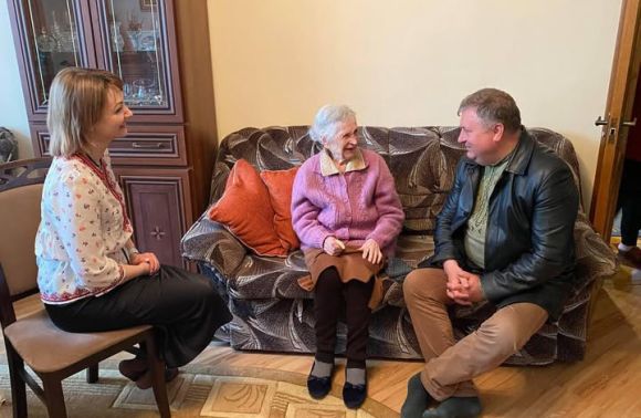 У День Героїв міський голова Стрия Олег Канівець разом зі заступницею Христиною Грех привітали з 95-річчям Марію Загорянську.