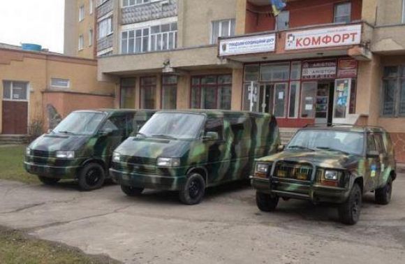 Один із цих мікроавтобусів передали десантникам 80-тої аеромобільної бригади зі Львова