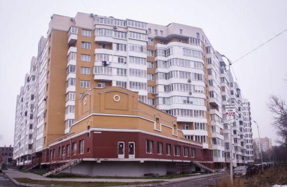 Будинок №58 на проспекті Червоної калини, де прокурори приватизували найбільше квартир