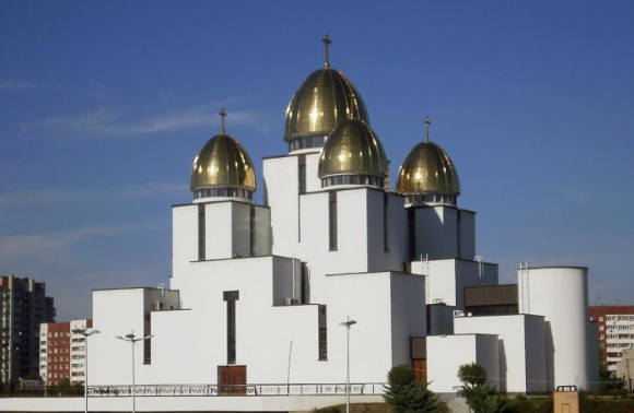 Храм Різдва Пресвятої Богородиці УГКЦ на проспекті Червоної Калини 