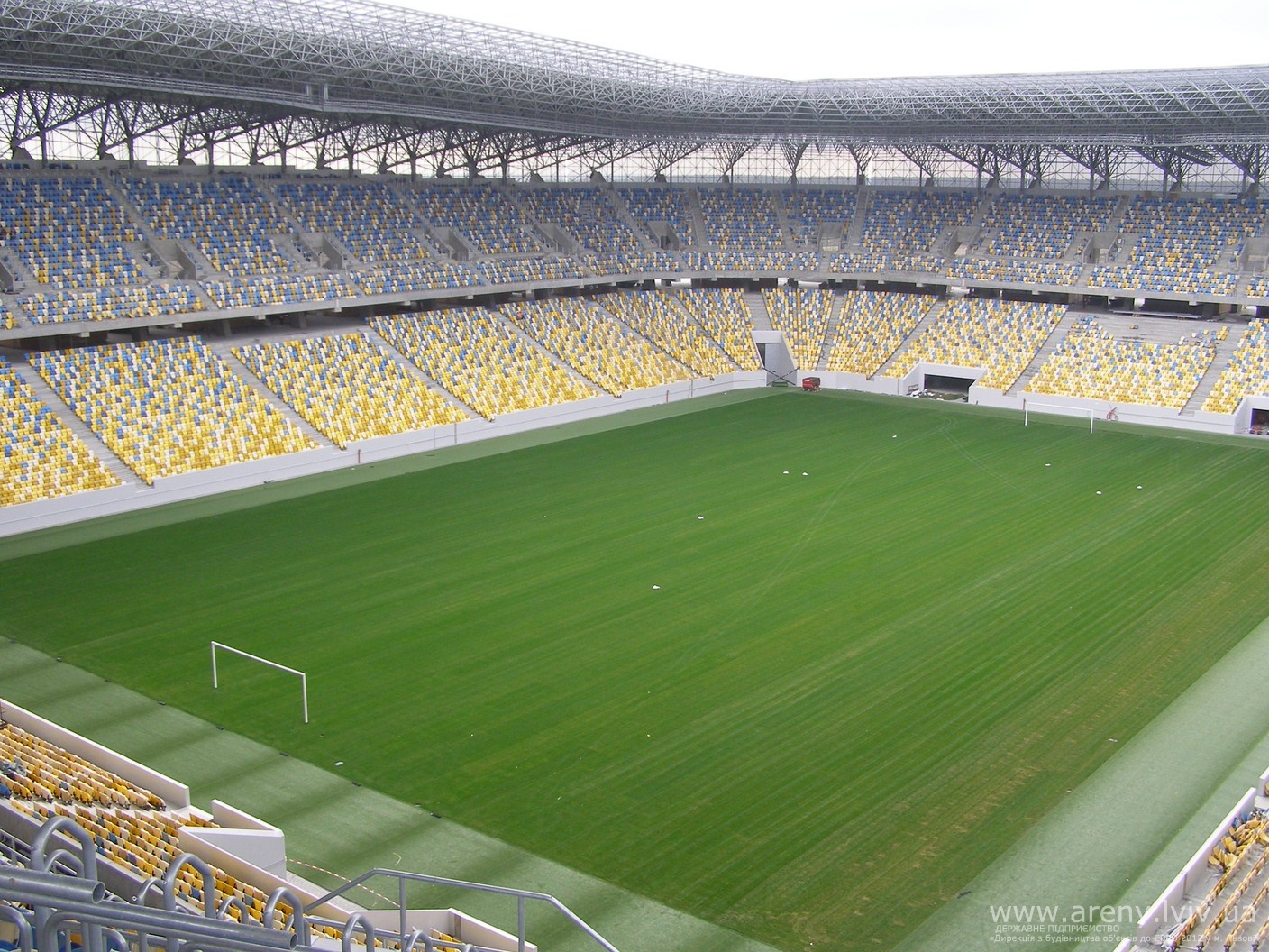 Стадионы украины. Арена Львов. Стадион Львов Арена. Стадионы со стоячими местами. Футбольные стадионы Украины.