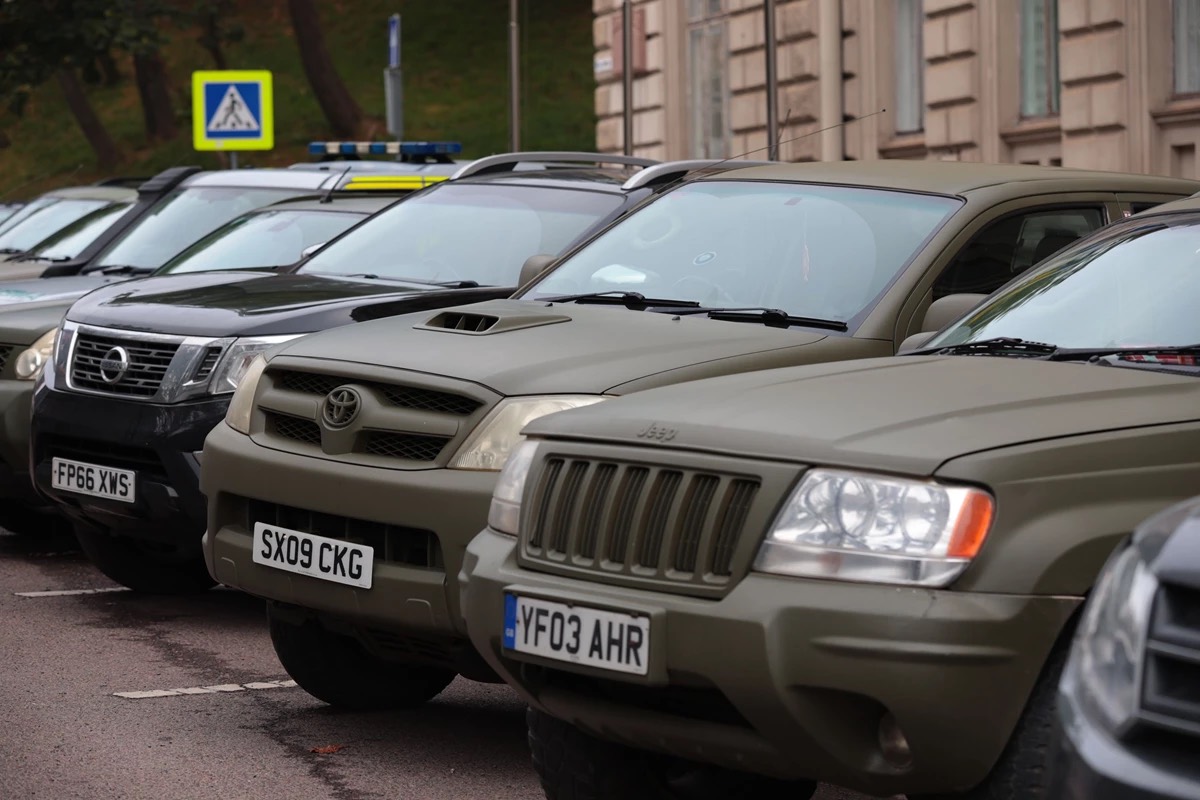 Новини України: 34 позашляховики прибули до Львова: фермери з Великої  Британії передали понад 200 авто для ЗСУ та ДСНСУ